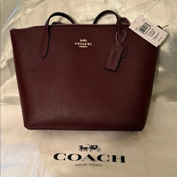 ♥️ Coach NWT Dark Wine Fiona Zip Tote Bag with Zipper Closure and Gold Hardware - Picture 4 of 8
